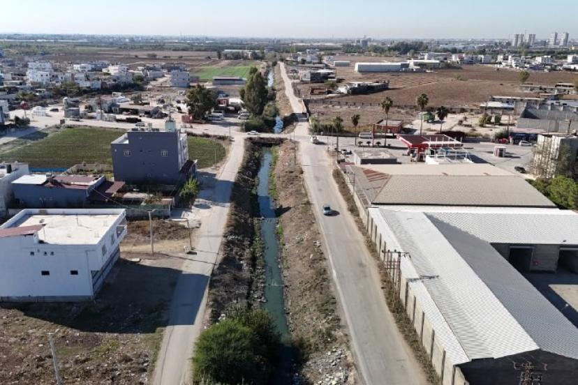 Açık bırakılan atık su deresi vatandaşı perişan ediyor