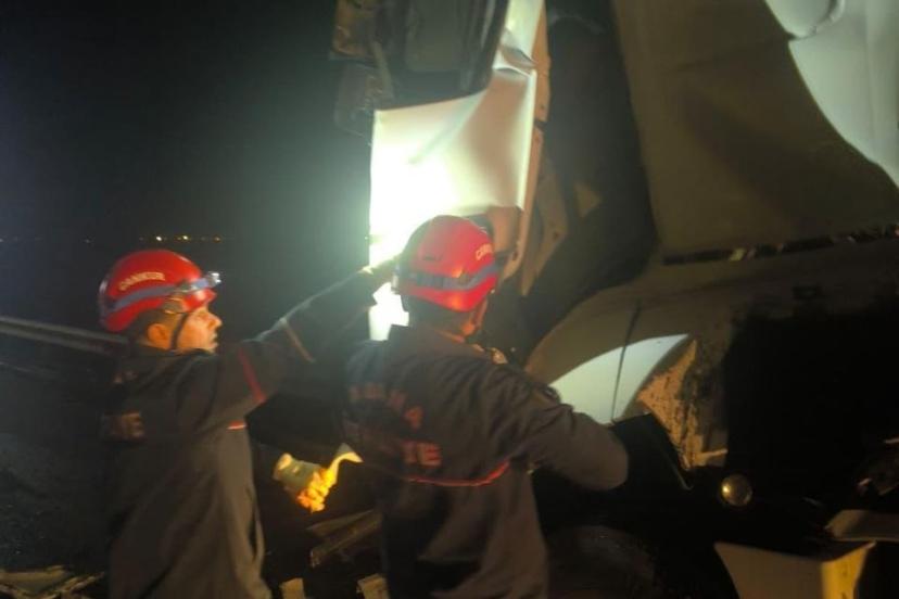 Adana’da tır, otobüse arkadan çarptı: 14 yaralı