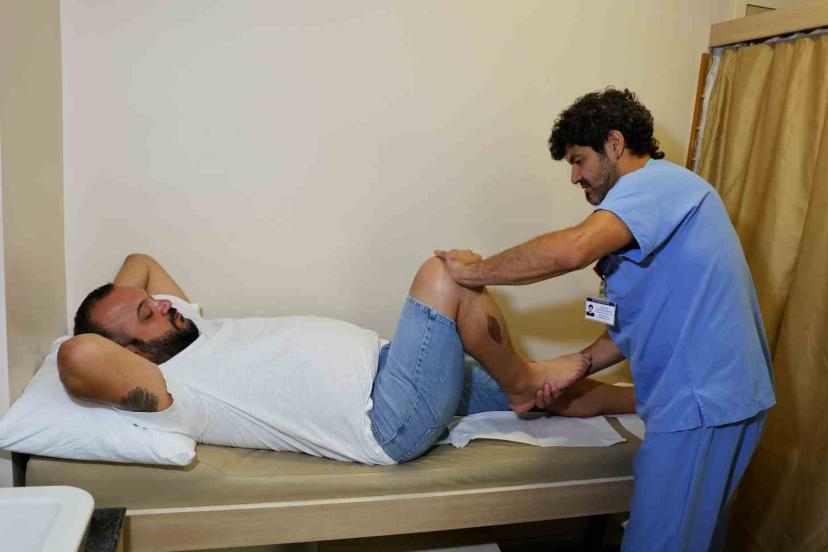 Ağaca takılıp 1,5 saat asılı kalan paraşütçü, yeniden uçmak istiyor