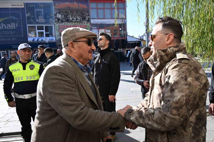Ağrı Emniyet Müdürü Önder, Eski Van Caddesi’nde trafik denetimlerinde bulundu