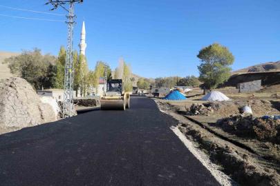 Ağrı’da köy yolları güçleniyor