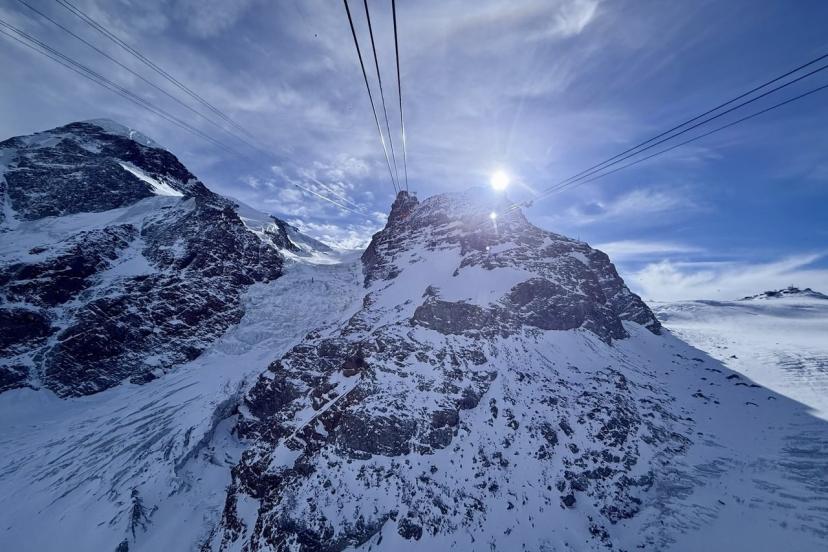 Alp Dağları’nın zirvesinde masal gibi görüntüler
