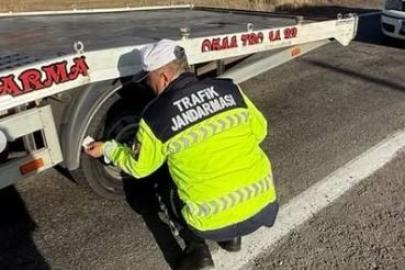 Ardahan’da jandarmadan ‘zorunlu kış lastiği’ denetimi