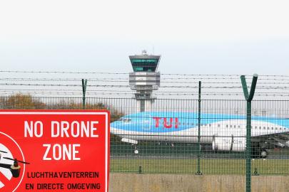 Avrupa'da dron alarmı sürüyor: Eindhoven'da uçuşlar durdu