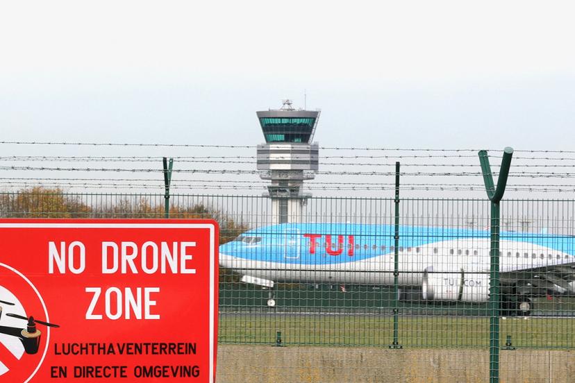 Avrupa'da dron alarmı sürüyor: Eindhoven'da uçuşlar durdu