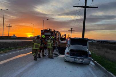 Bandırma’da seyir halindeki araç alev aldı