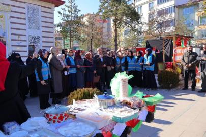 Bayburt’un farklı noktalarında Filistin yararına hayır çarşıları kuruldu