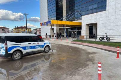 Bıçakla dehşet saçmıştı: O anlar kamerada