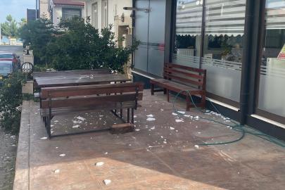 Binadan düşen sıva parçaları tehlike saçıyor