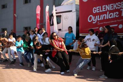 Bir tır dolusu mutluluk Manisa’ya geliyor