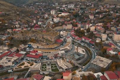 Bitlis’in tarihi çarşısı sonbaharın eşsiz renkleriyle görüntülendi