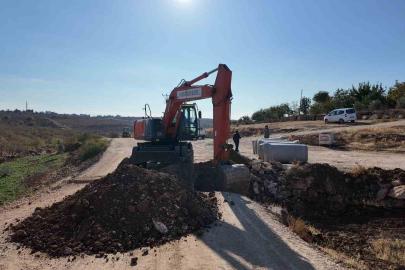 Bozova’da deforme olan yol yenileniyor