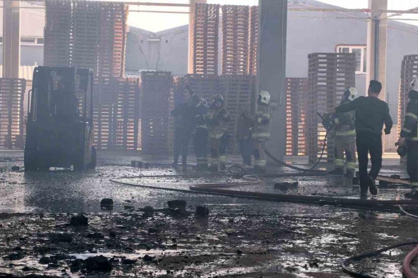 Bursa’da palet fabrikası alevlere teslim oldu