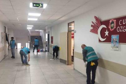 Denetimli serbestlik yükümlüleri, ara tatilde okulları yeniledi