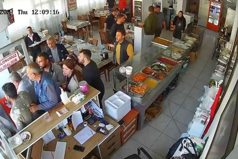 Depreme lokantada yakalanan vatandaşları panikle kaçışları kamerada