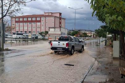 Didim’de sağanak yağış etkili oldu