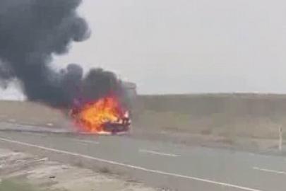 Diyarbakır’da seyir halindeki otomobil alev topuna döndü