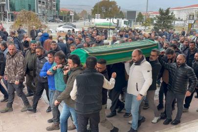 Erzincan’da silahla vurularak hayatını kaybeden baba ve oğul son yolculuklarına uğurlandı