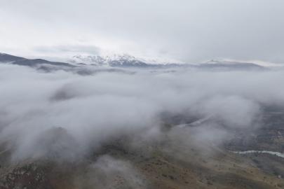 Erzincan’da sis bulutları doğayı masalsı bir görünüme bürüdü