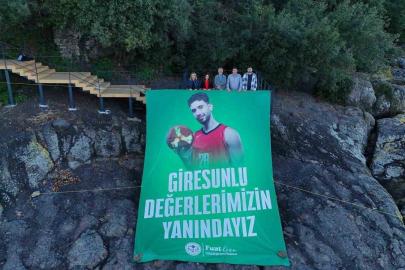 Giresun Adası’nda, Alperen Şengün’e onur posteri
