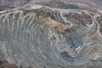 Göçük altında kalan işçiyi arama kurtarma çalışmaları 3’üncü gününde devam ediyor