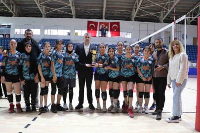 Hakkari’de Yıldız Kızlar Voleybol İl Birinciliği sona erdi