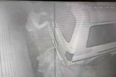 Hırsızlar park halindeki tekneyi çalamayınca zarar verip kaçtılar