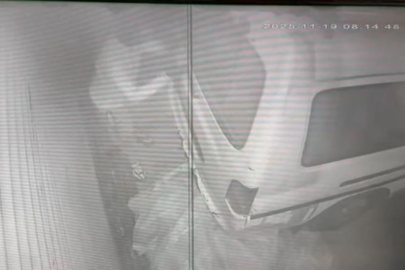 Hırsızlar park halindeki tekneyi çalamayınca zarar verip kaçtılar