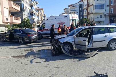 İl Sağlık Müdürlüğü aracı kaza yaptı: 2 sağlık çalışanı yaralandı