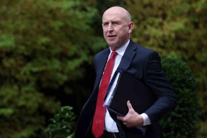 İngiltere Savunma Bakanı Healey: "Rus casus gemisi, İngiltere sularının sınırında"