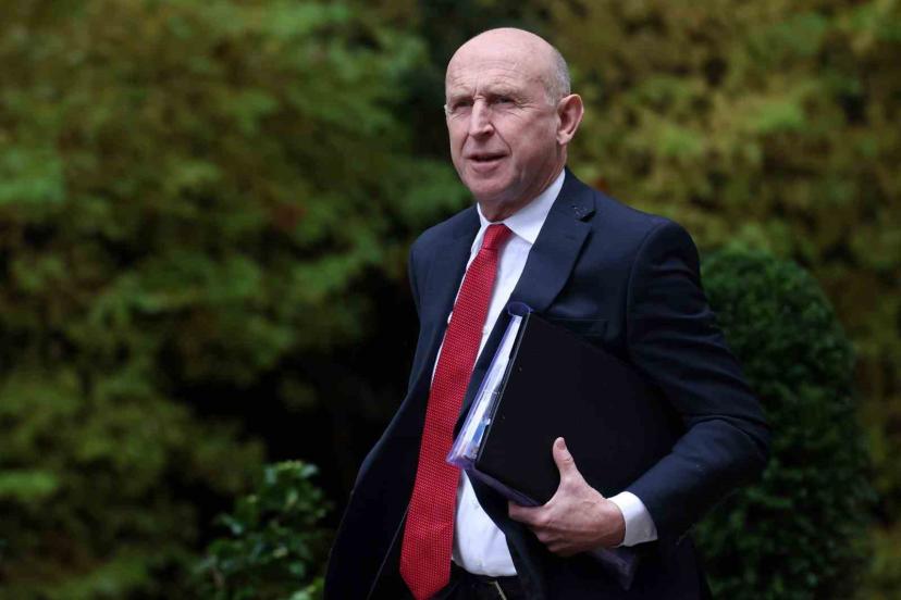 İngiltere Savunma Bakanı Healey: "Rus casus gemisi, İngiltere sularının sınırında"