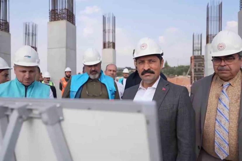 İskenderun devlet hastanesinde inşa çalışmaları sürüyor