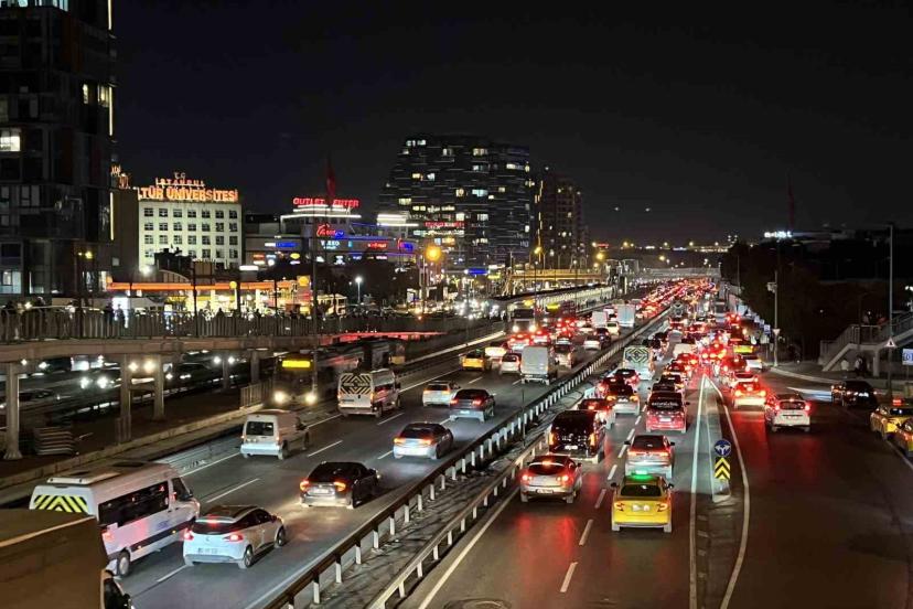 İstanbul’da trafik yoğunluğu yüzde 83’e ulaştı