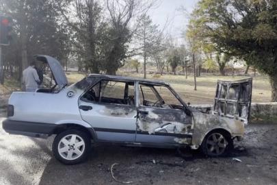 İşten çıkıp eve giderken otomobili yandı
