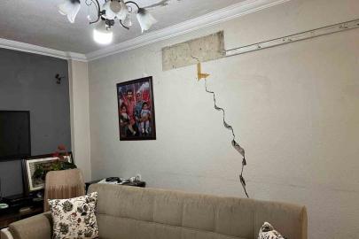 İzmir’de bir mahalle tünel kazısı yüzünden diken üstünde