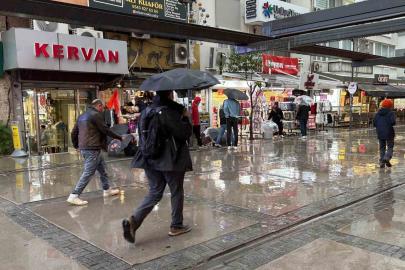İzmir’de sağanak etkili oluyor