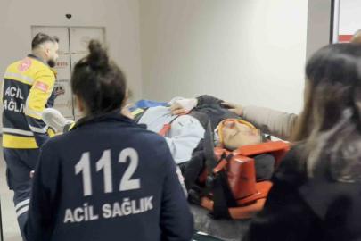 Kamyonet traktöre arkadan çarptı: 1 yaralı