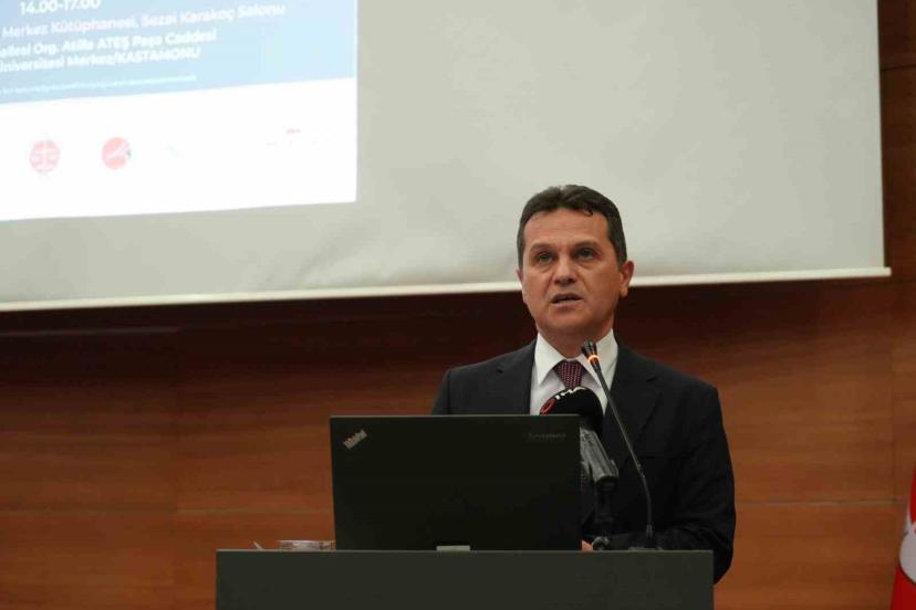 Kastamonu Üniversitesi Rektörü Prof. Dr. Topal: "Savaş ve çatışmaların belirli kurallara bağlanması hem dini hem hukuki hem de ahlaki bir yükümlülüktür"