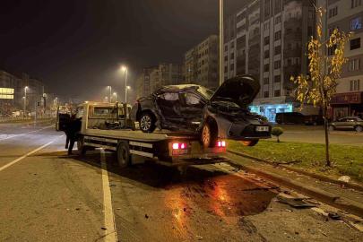 Kayseri’de iki otomobil çarpıştı: 1’i ağır 3 yaralı