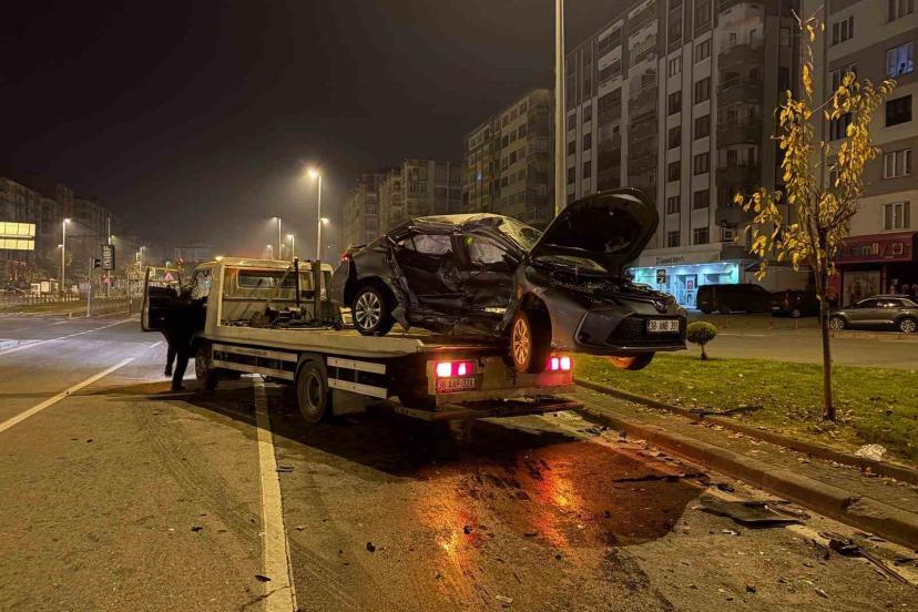 Kayseri’de iki otomobil çarpıştı: 1’i ağır 3 yaralı