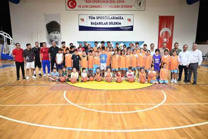 Kemer Belediyesi çocukları ve gençleri sporla buluşturmaya devam ediyor