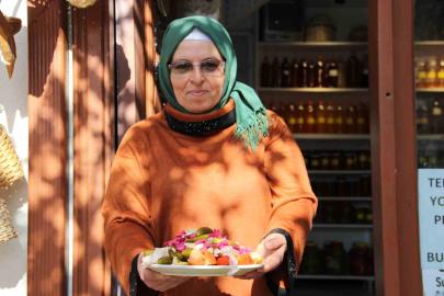 Kış mevsiminin vazgeçilmezi turşu tezgahları süslemeye başladı