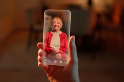 Kullanıcılar, ölen yakınlarıyla görüntülü konuşuyor: Yeni uygulama tartışma yarattı