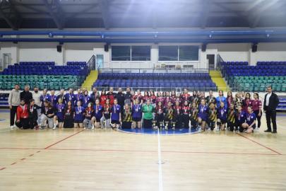 Kütahya’da ’Okullar Arası Genç Kızlar Hentbol’ müsabakaları sona erdi