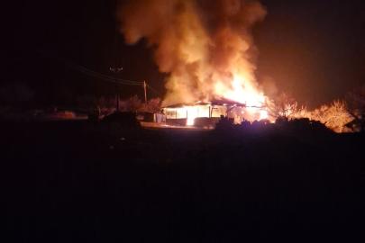 Malatya’da alevlere teslim olan ev küle döndü