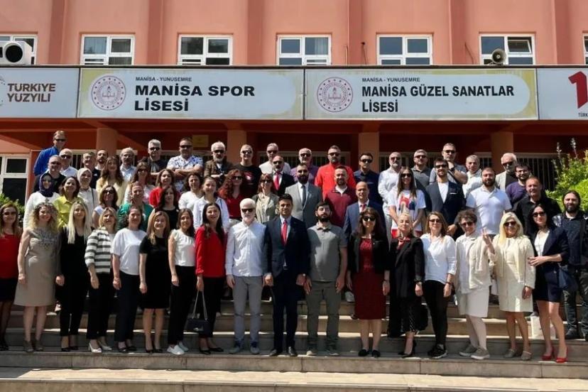Manisa’da Öğretmenler Günü’nde öğretmenler sahneye çıkacak