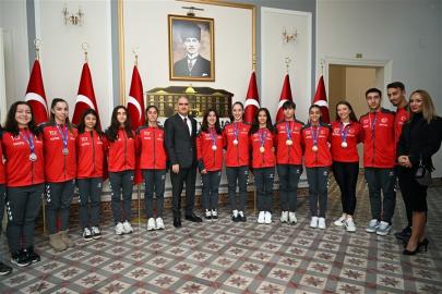 Manisa’nın altın çocukları Avrupa’dan zaferle döndü