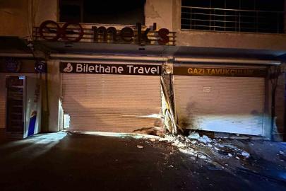 Mardin’de otomobil iş yerinin kepengine çarptı: 4 yaralı