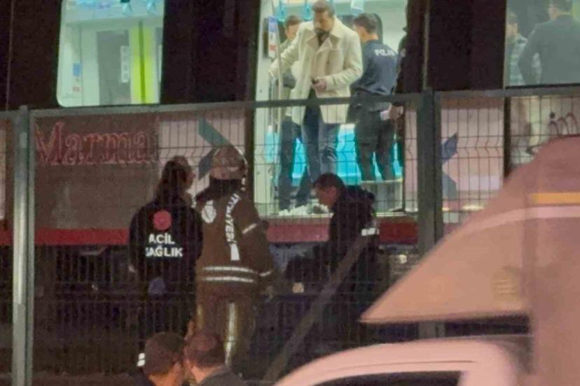 Marmaray Küçükçekmece durağından raylara atlayan şahıs öldü