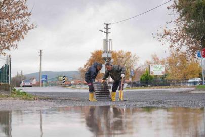 Menteşe Belediyesi kuvvetli yağış uyarısı öncesi hazırlıklarını yaptı